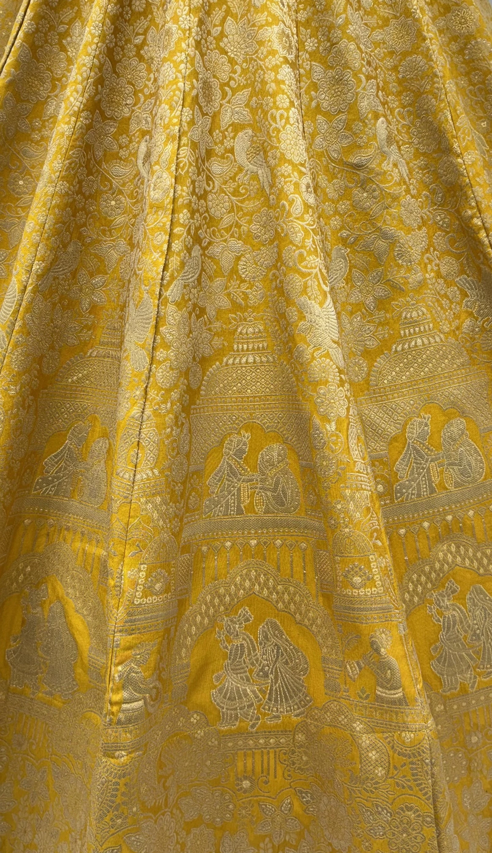 The Maharani Weave Lehenga Choli – Product View 2